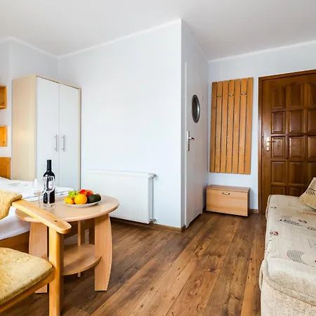 Perlowa 100 Metrow Do Morza Gasthof 3*