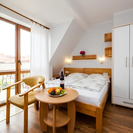 Perlowa 100 Metrow Do Morza Gasthof 3*